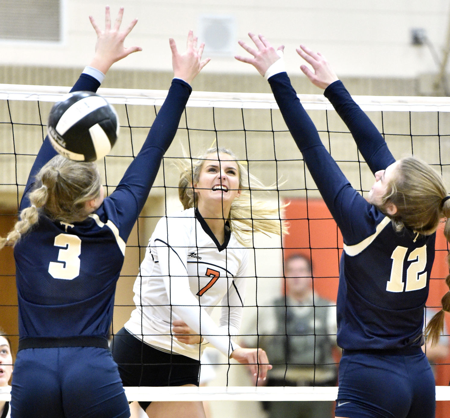 Heelan vs Sergeant Bluff-Luton volleyball